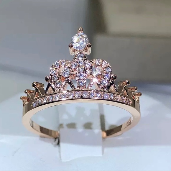 Exquisite Rose Gold Princess Crown Ring - Picture 3 of 7
